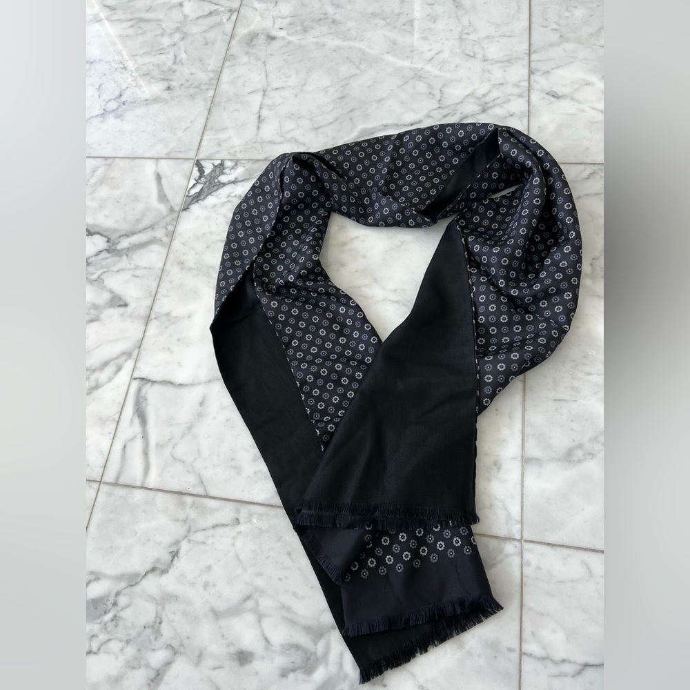 Saks Fifth Avenue 100% Wool Floral Patterned Black Scarf - Picture 11 of 11